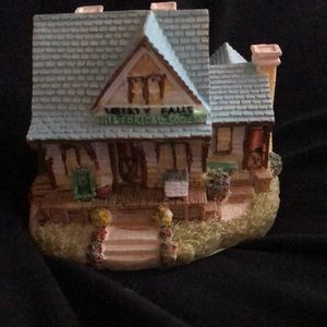 Liberty Falls historic society. Christmas cottage.